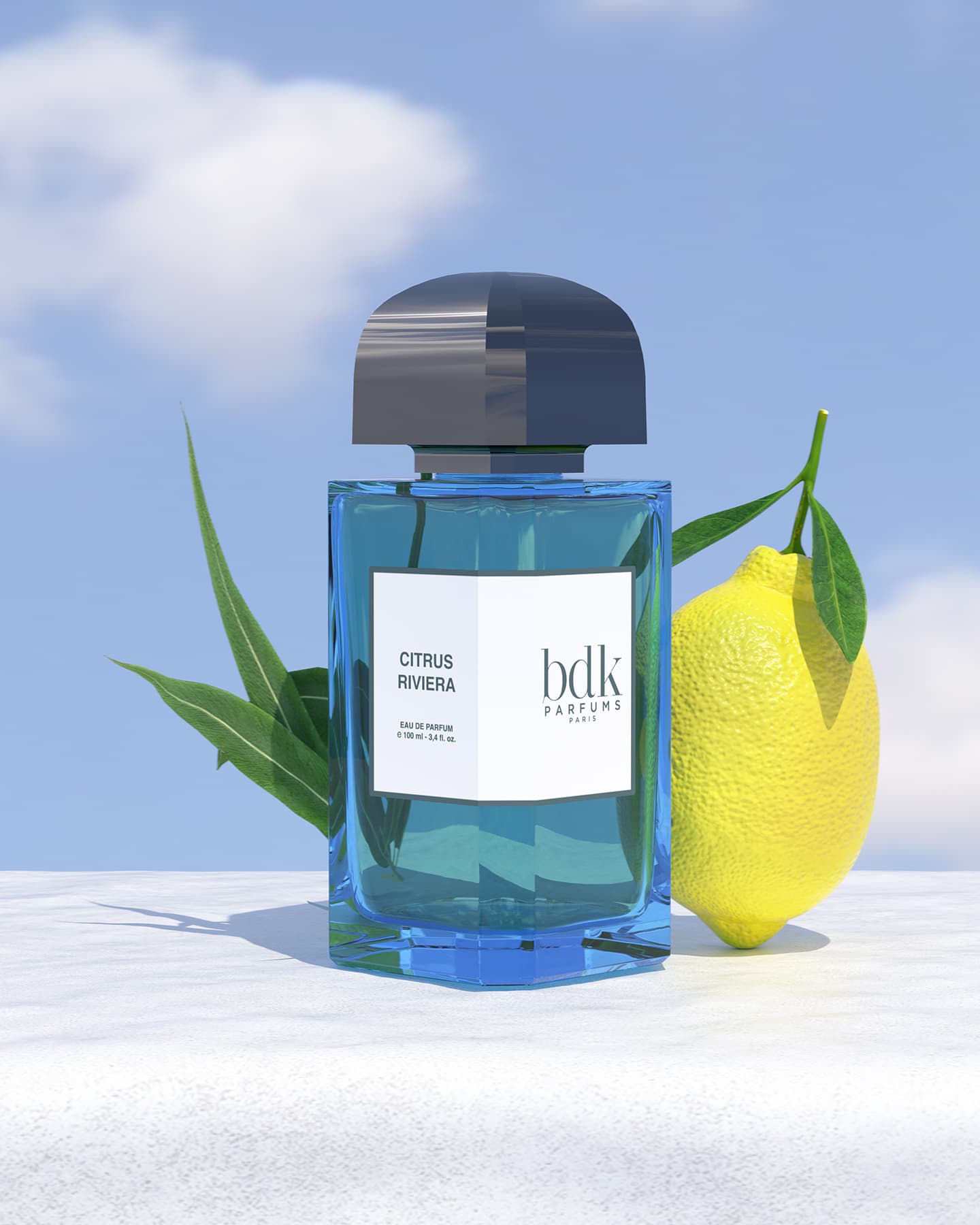 BDK Parfums Collection Azur, Flakon Citrus Riviera neben einer Zitrone vor blauem Himmel