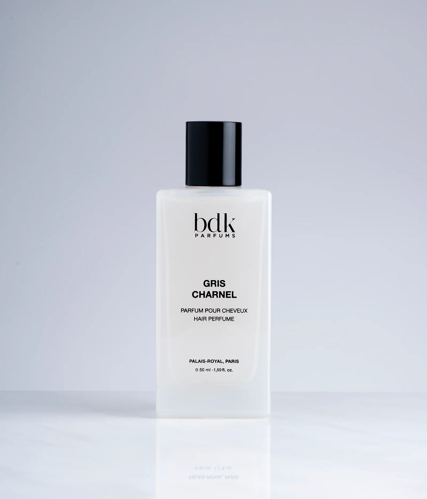Haarparfum Gris Charnel von BDK Parfums im Licht