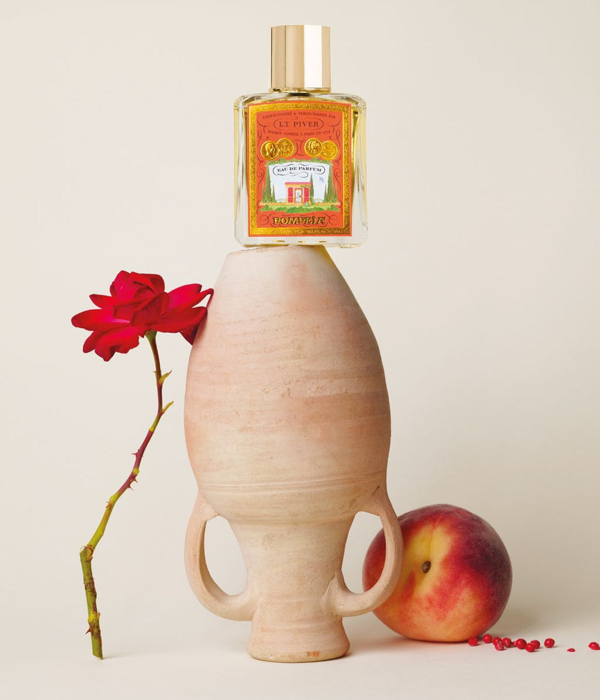 Eau de Parfum Pompeïa – L.T. Piver, still life with an amphora and a peach