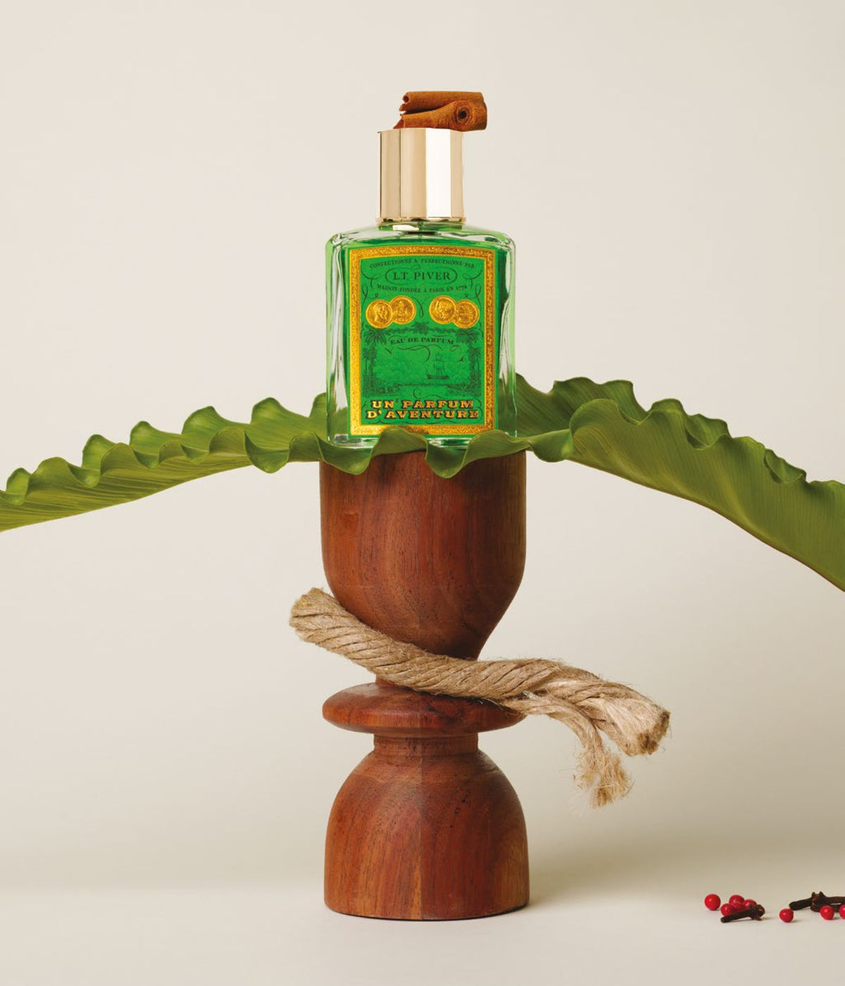 Eau de Parfum Un Parfum d’Aventure – L.T. Piver, still life with a palm leaf and rope