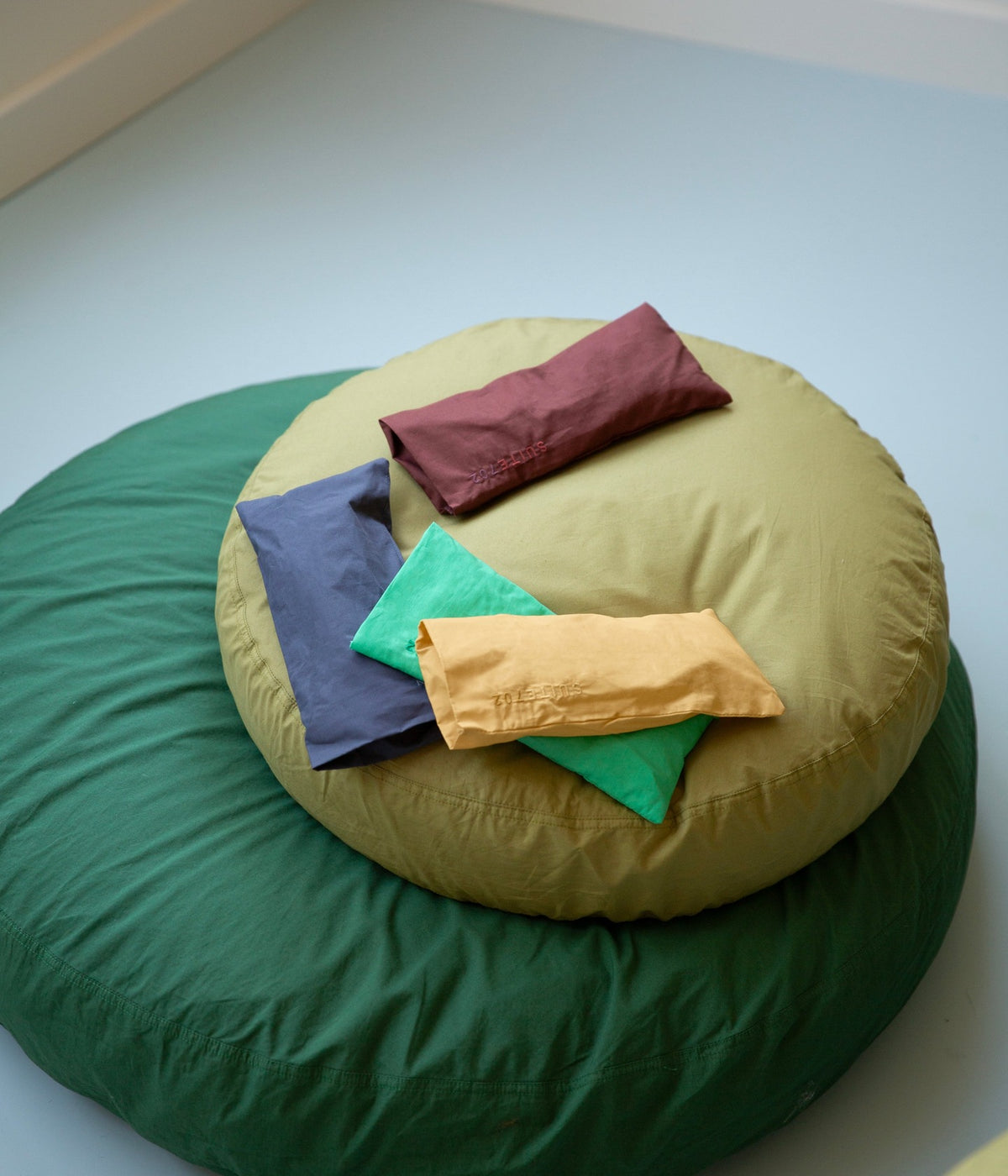 Augenkissen – Suite702, vier Farben auf Sitzkissen