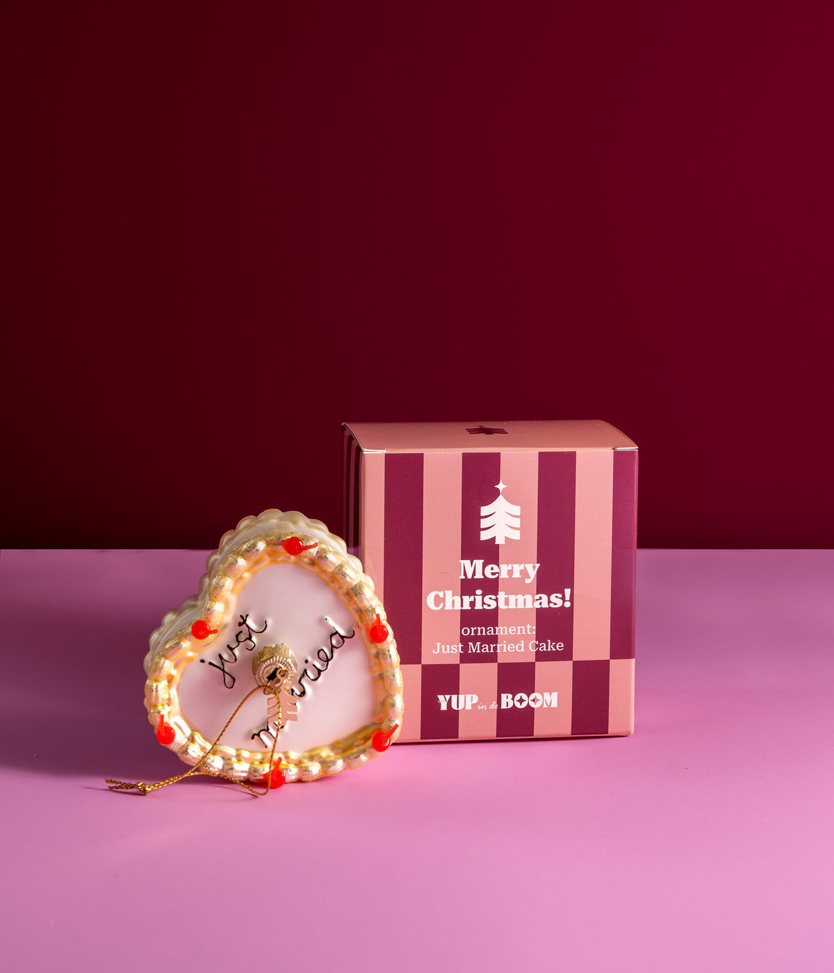 Yup in de boom Christbaumschmuck Just Married Cake mit Verpackung