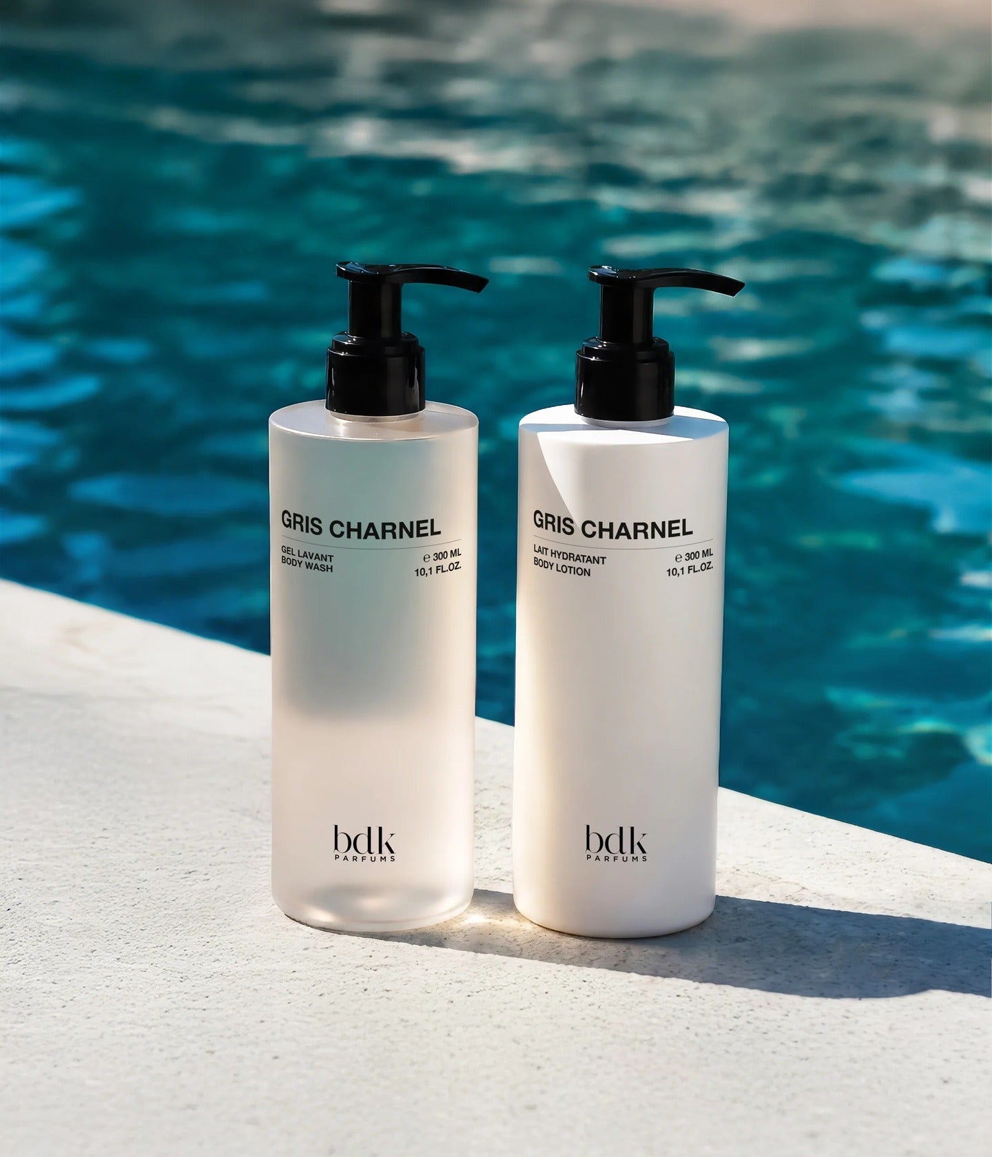 Duschgel und Bodylotion Gris Charnel von BDK Parfums am Pool