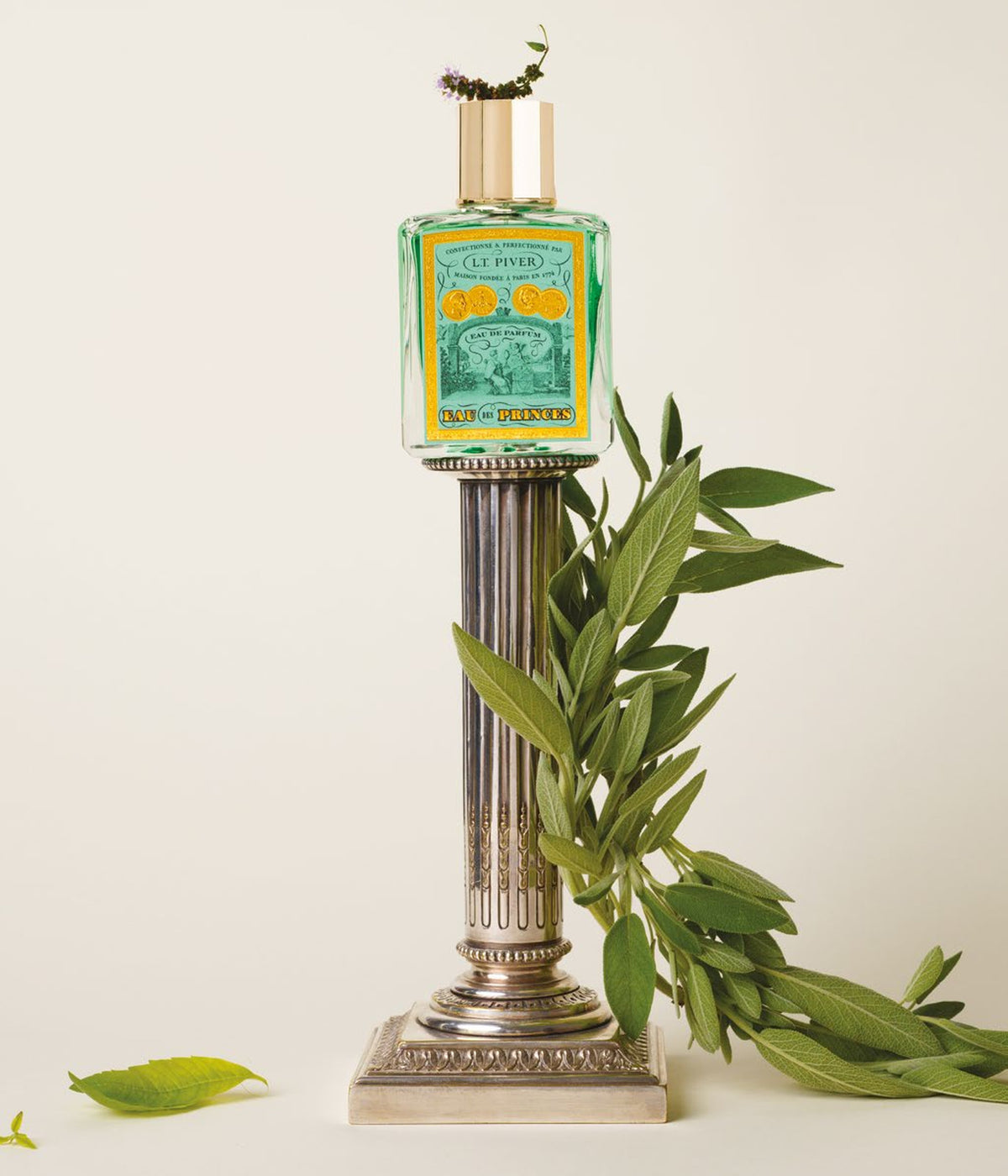 Eau de Parfum Eau des Princes – L.T. Piver, still life with an olive branch on a silver column