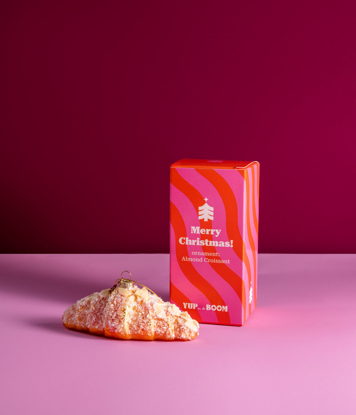 Yup in de boom Christbaumschmuck Almond Croissant mit Verpackung
